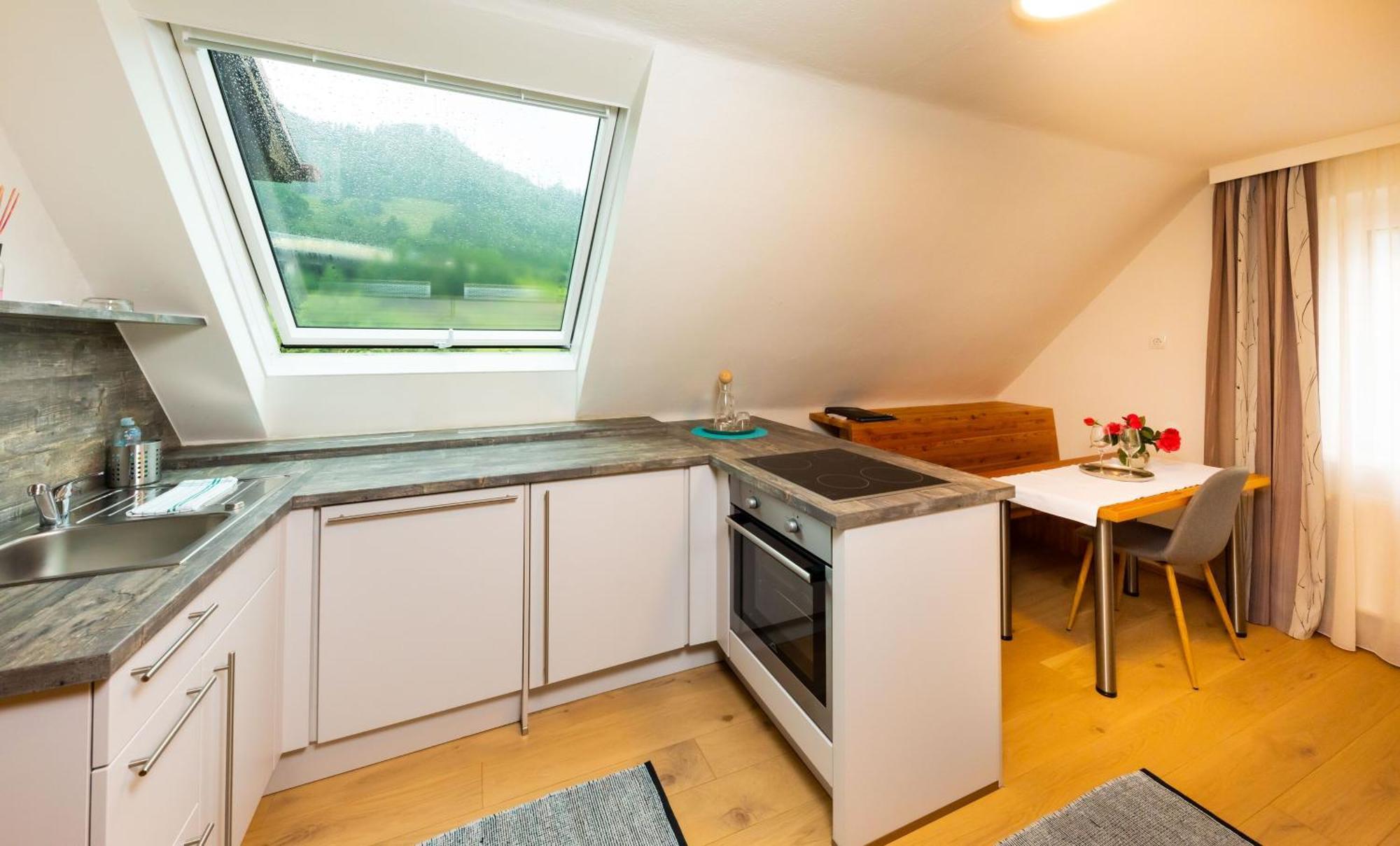 Apartmenthaus Pastner am Teich Übelbach Exterior foto